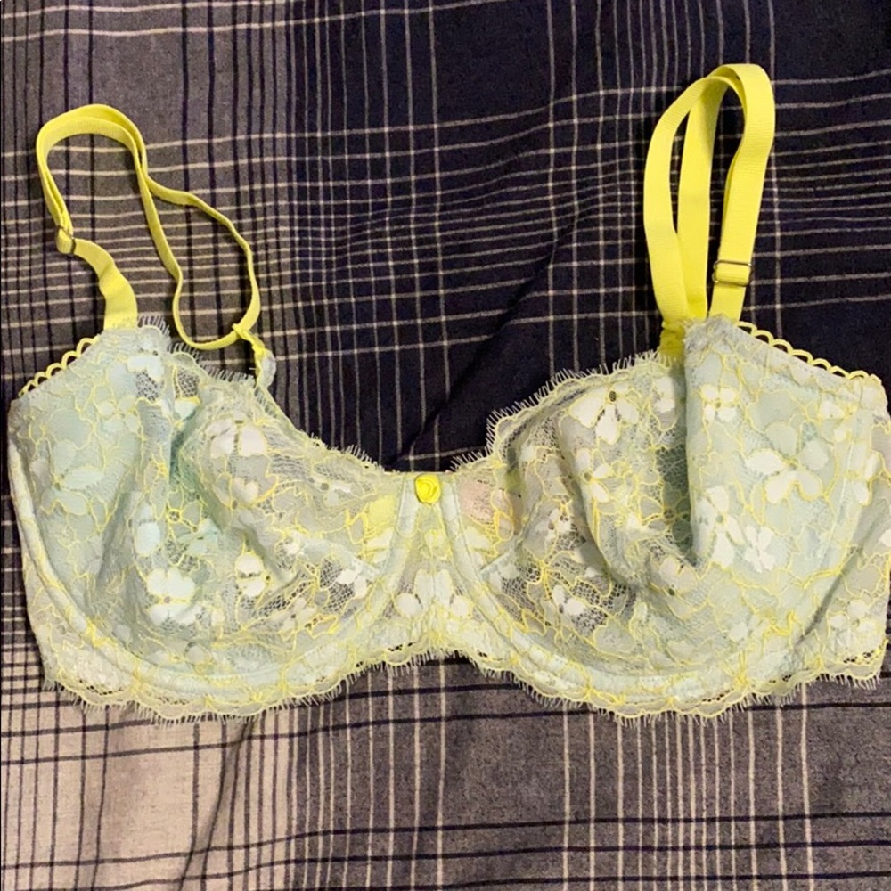 Victoria’s Secret unlined push up bra 34dd